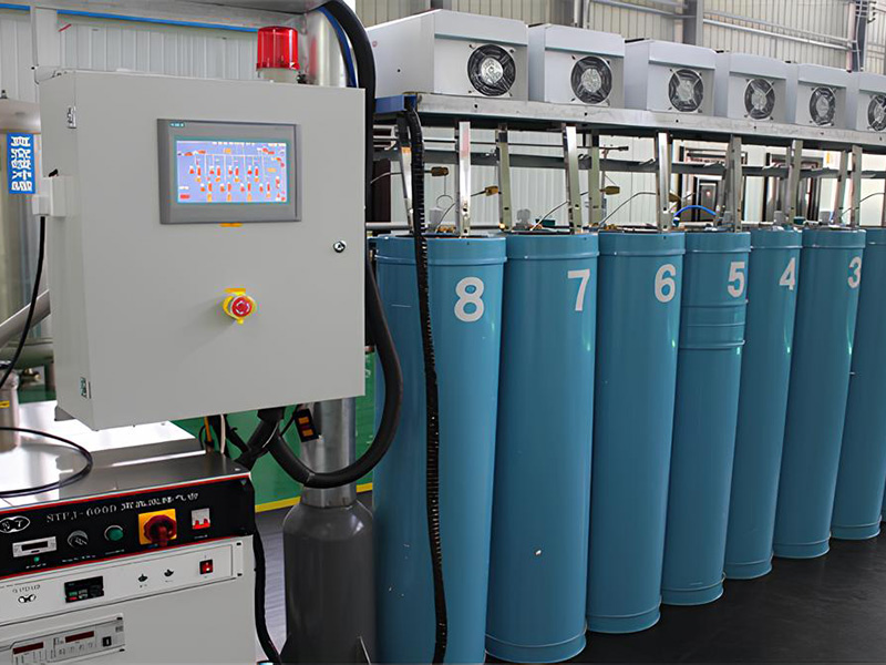 電子氣體級匯流排，自動化控制加熱烘干真空置換裝置 2 套(6 工位，8 工位)可以同時處理 14 支直徑小于 250 的鋼瓶